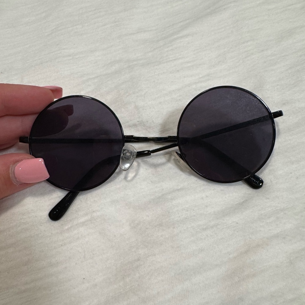 Round Black Fashion Sunglasses - Unbranded